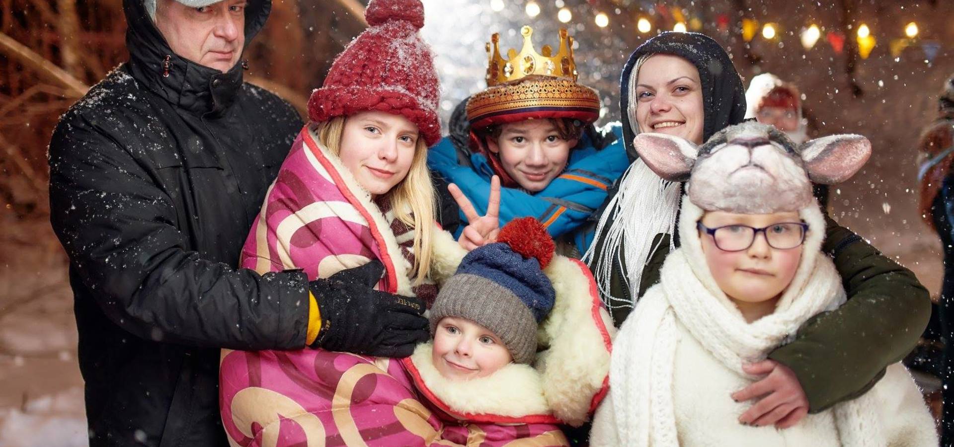 Талановита хмільничанка створює декорації для кліпів та костюми для українських акторів