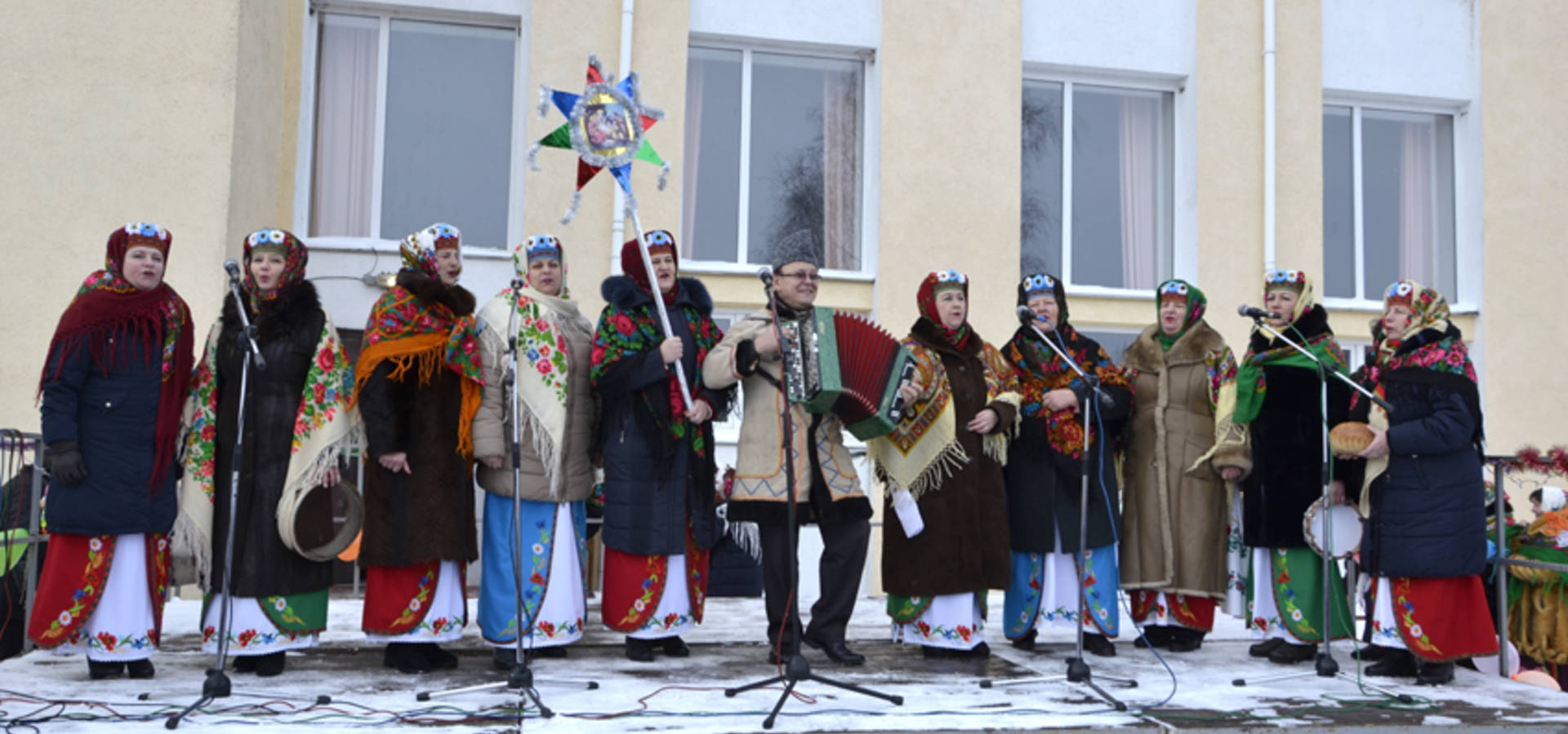 Защедруймо нашій господині -  славній Україні!