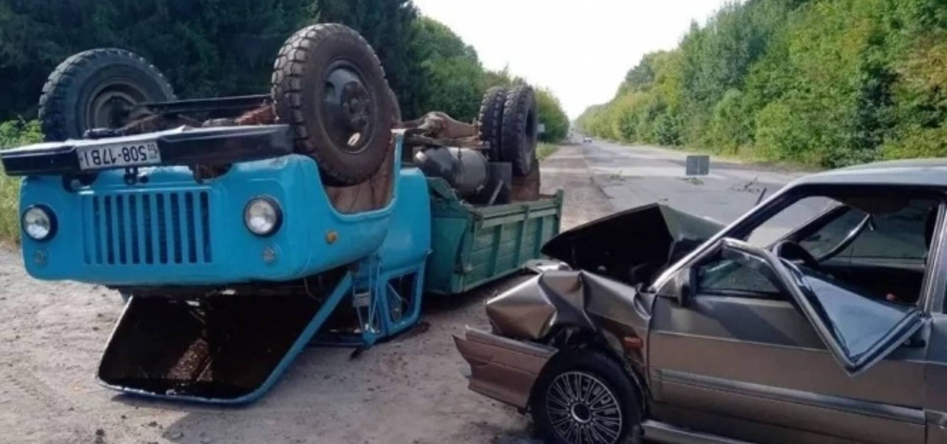 Вантажівку перекинуло на дах у ДТП біля Широкої Греблі