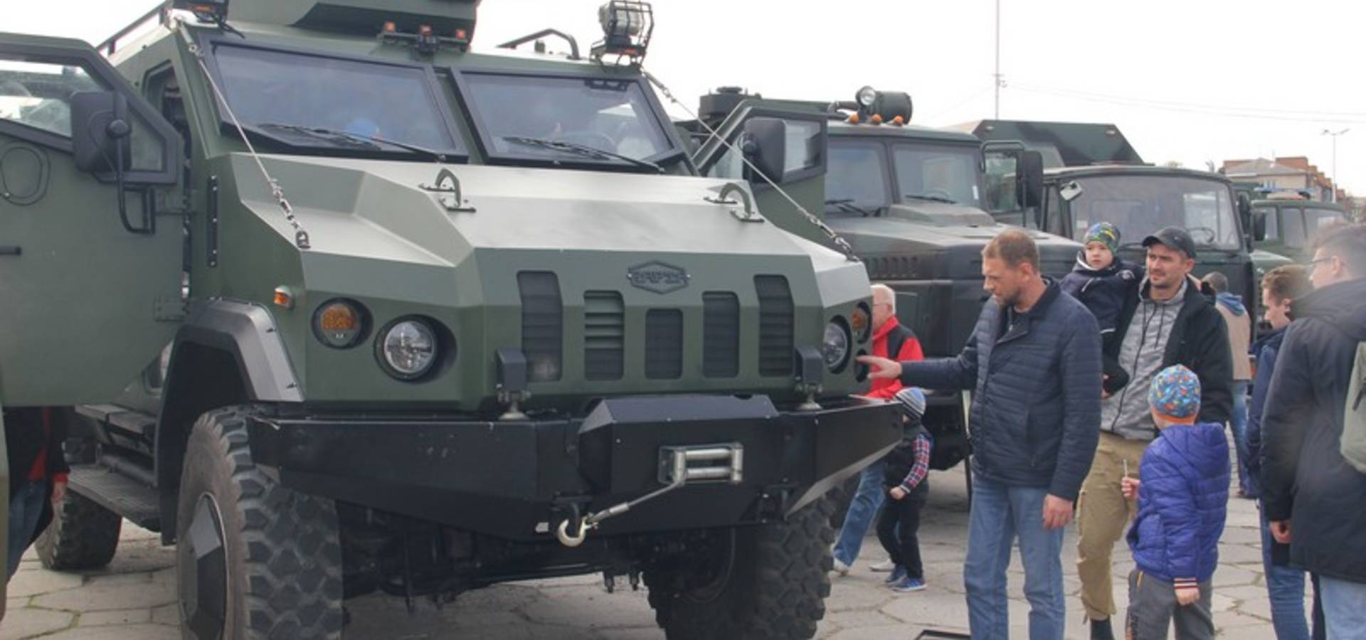 Виставка бойової техніки у Вінниці