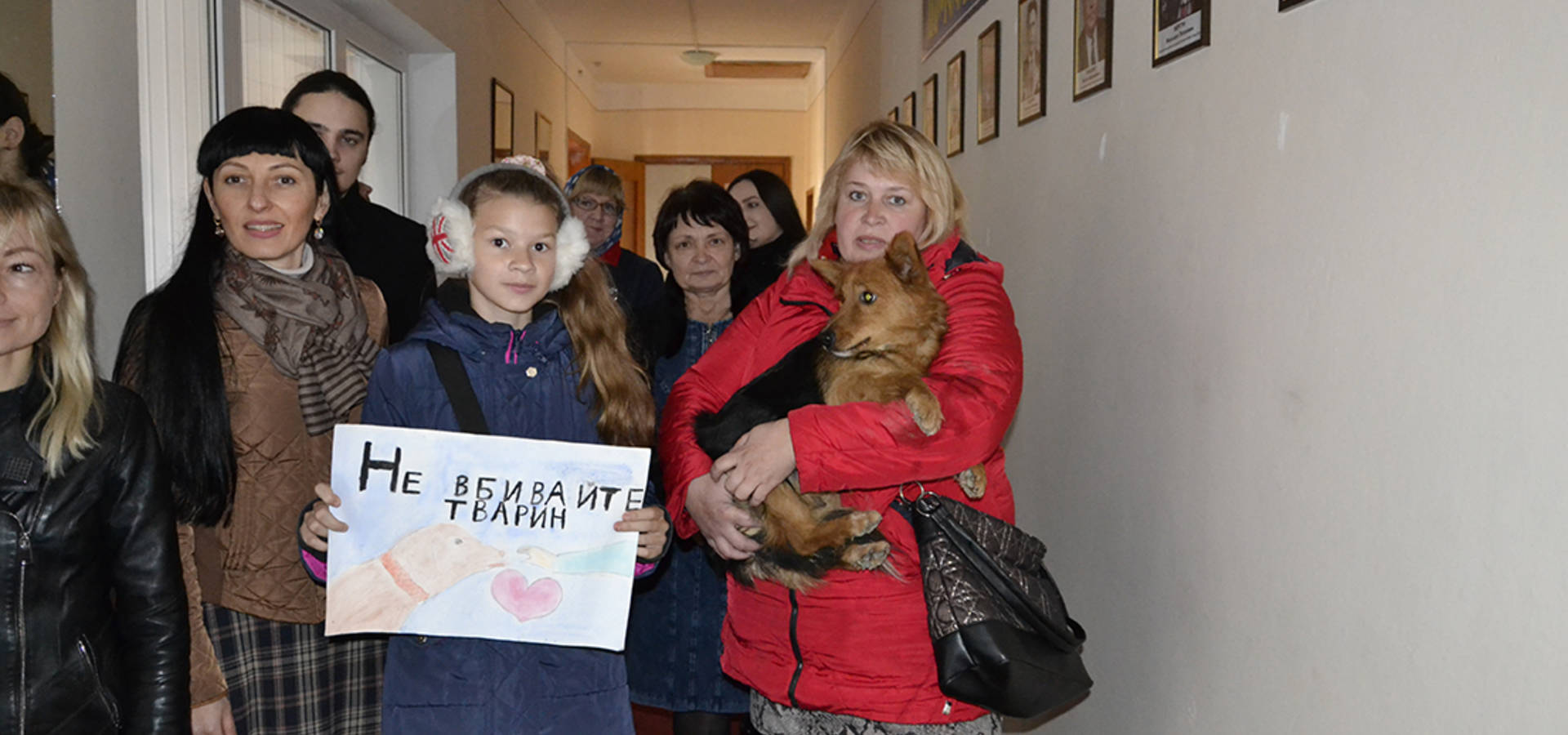 Активісти та зоозахисники у Профспілковому санаторії і в мерії шукали правди, щодо отруєння собак  (відео)