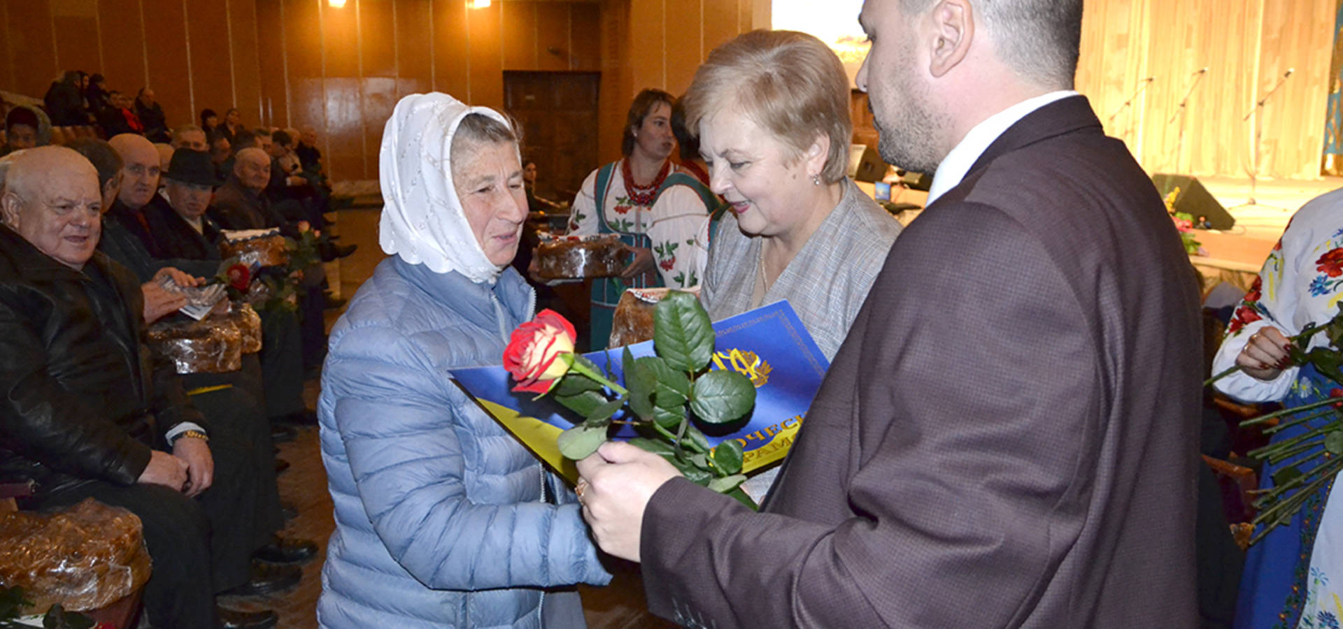 Завжди хай буде гарним урожай,  життю радітимуть аграрії нехай