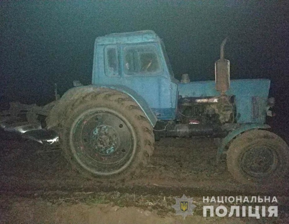 Пострілами поліцейські зупиняли п'яного тракториста в Сьомаках