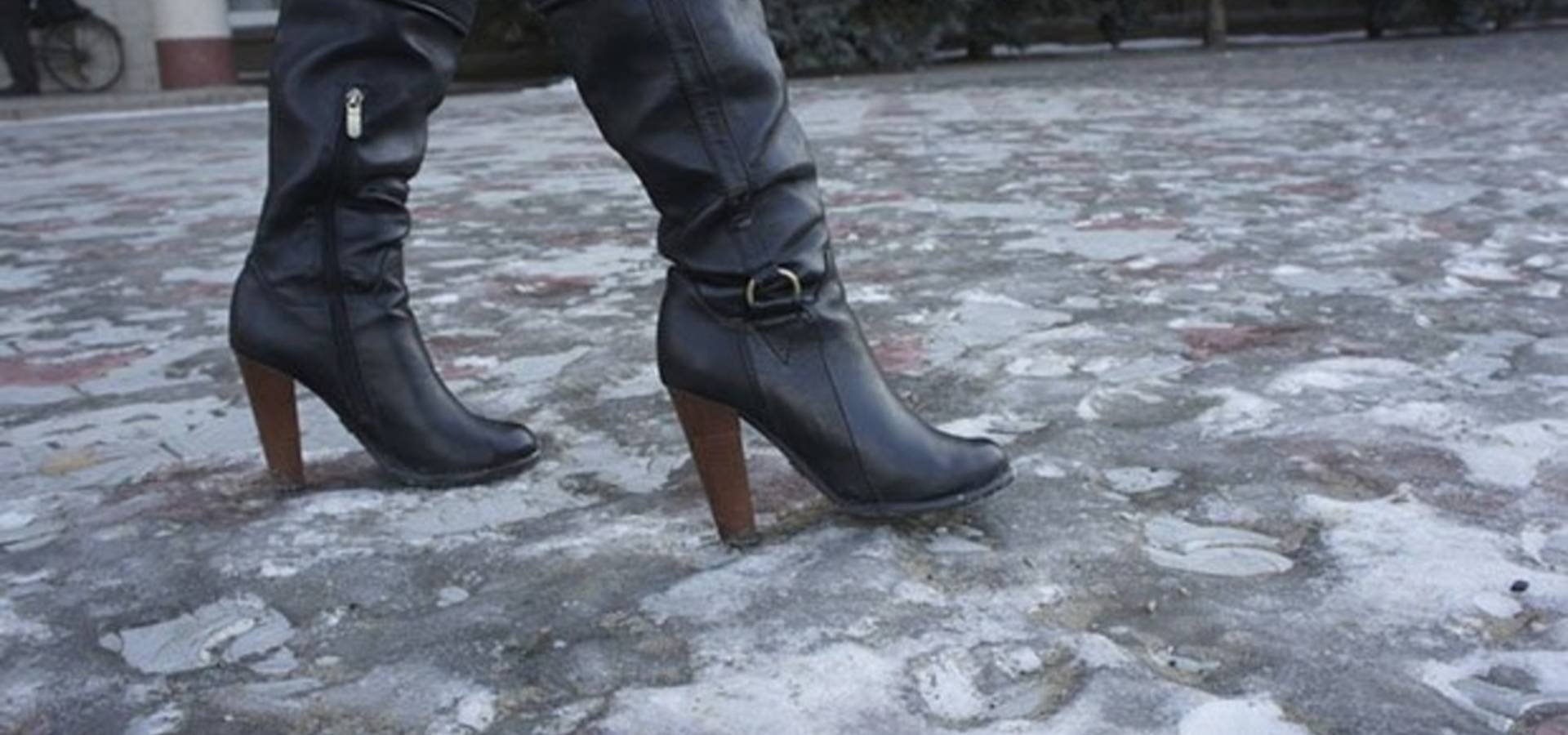 Наслідки ожеледиці у Хмільнику - понад 30 травм щодоби
