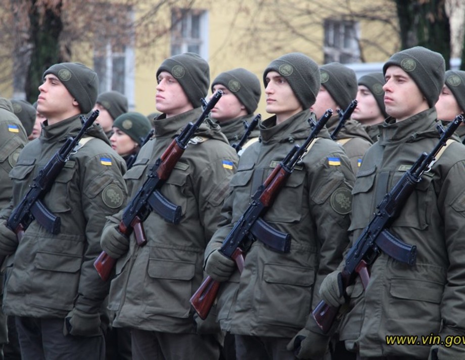 140 нацгвардійців У Вінниці присягнули на вірність Україні, троє з них попросили руки та серця