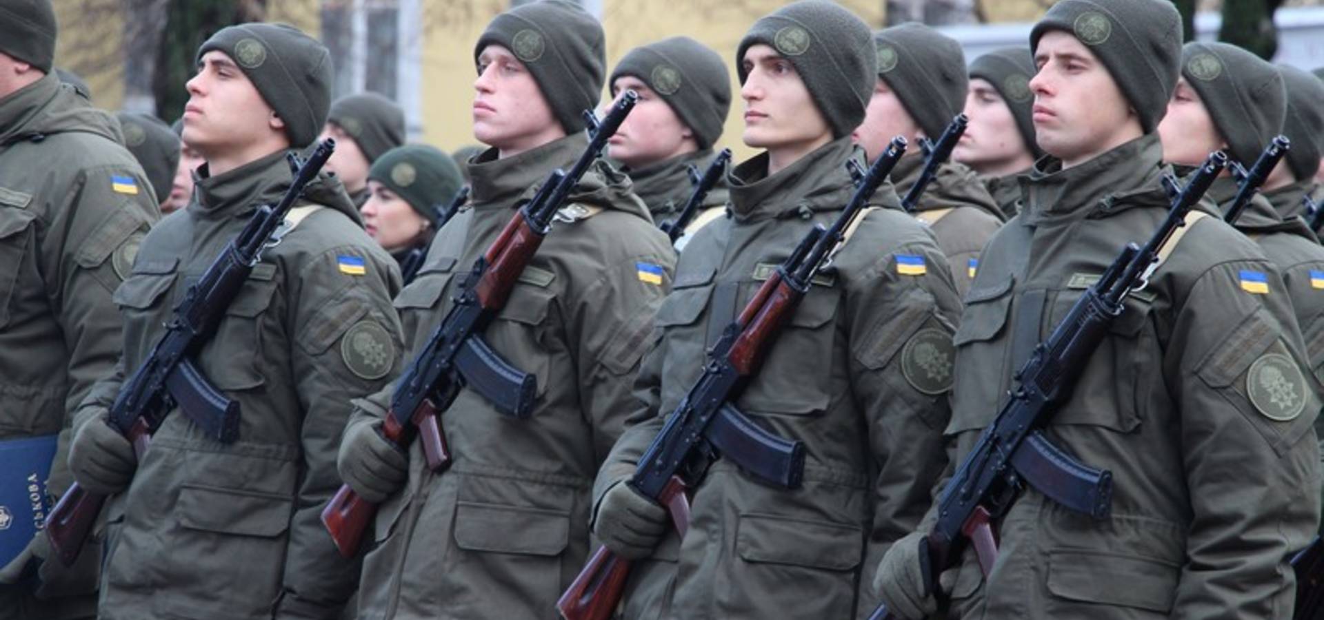 140 нацгвардійців У Вінниці присягнули на вірність Україні, троє з них попросили руки та серця
