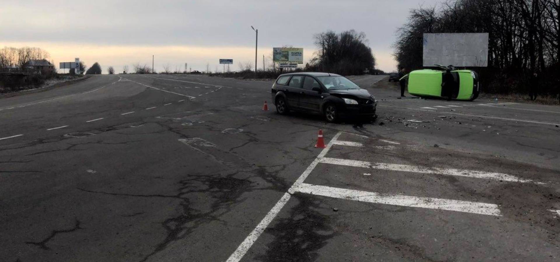 Аварія поблизу Хмільника. 49-річну кермувальницю госпіталізовано