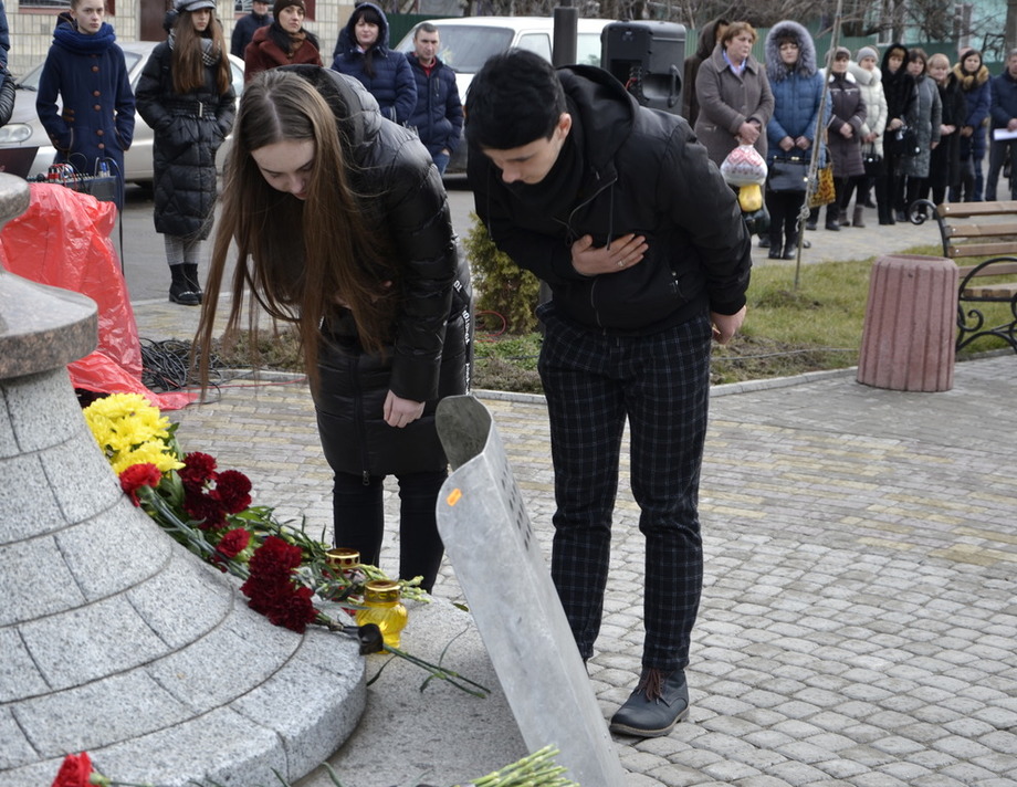 Помолімось  за них усім світом. Хмільничани вшанували Героїв Майдану (відео)