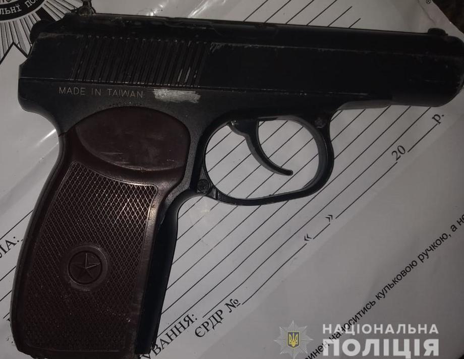 В Хмільнику неповнолітній під час бійки застосував зброю