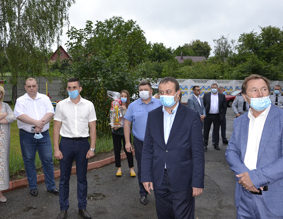 Про дороги і велике будівництво,  про вирубку лісу і корупцію,  про дельфінів і хабарників –  говорили на зустрічі з губернатором