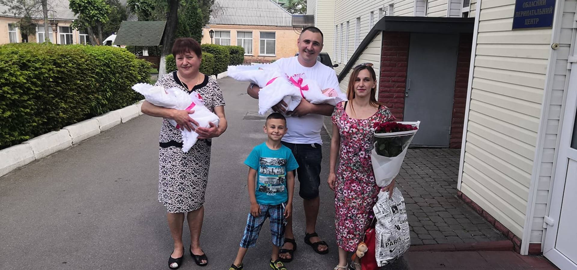 Хмільницька родина поповнилась трьома донечками