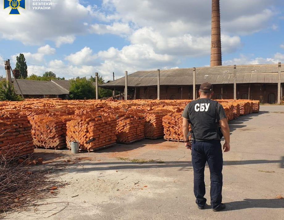 У Хмільнику СБУ припинила незаконний видобуток глини