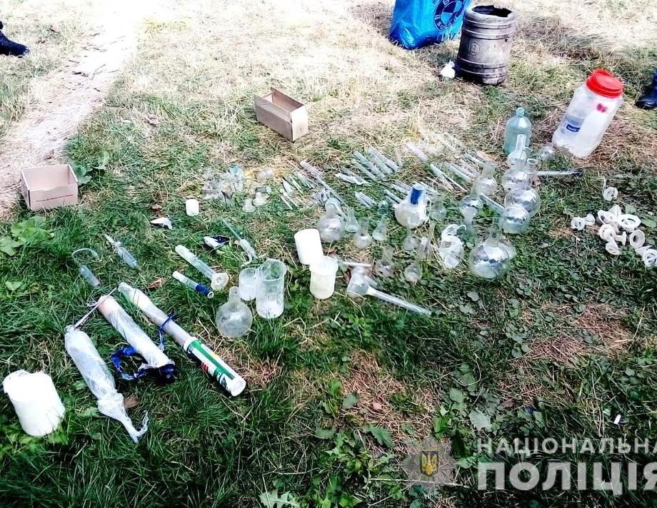 З сільської хати зробили нарколабораторію