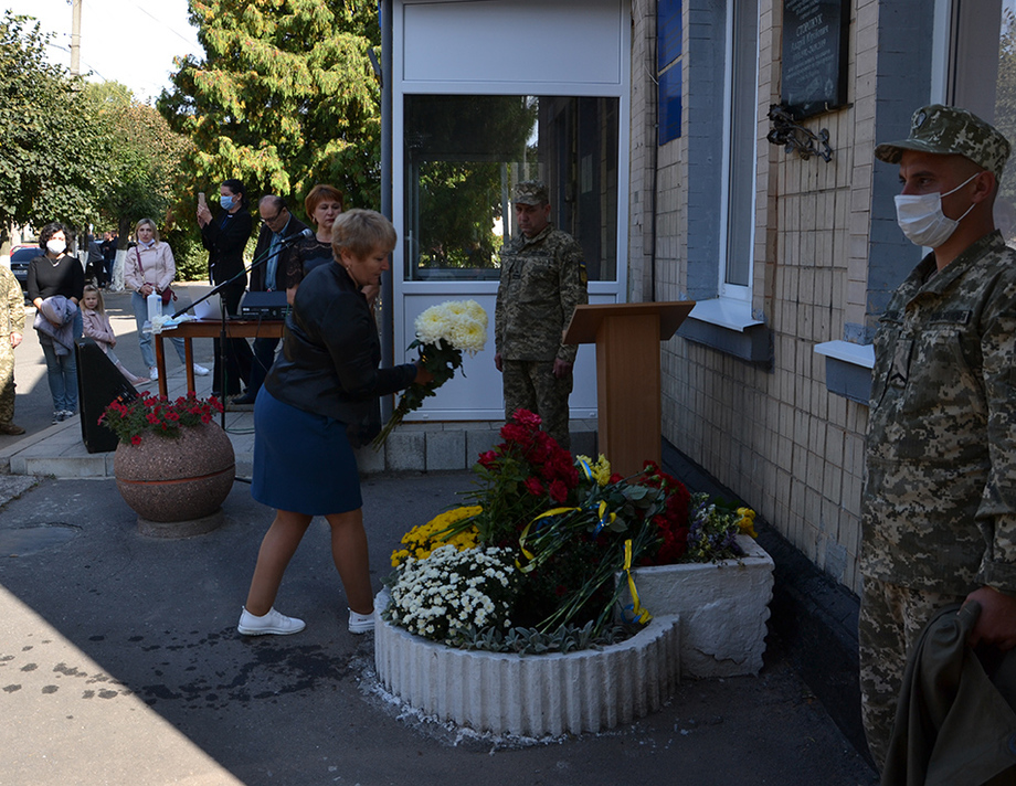 Меморіальну дошку Андрію Сторожуку відкрили в Хмільнику