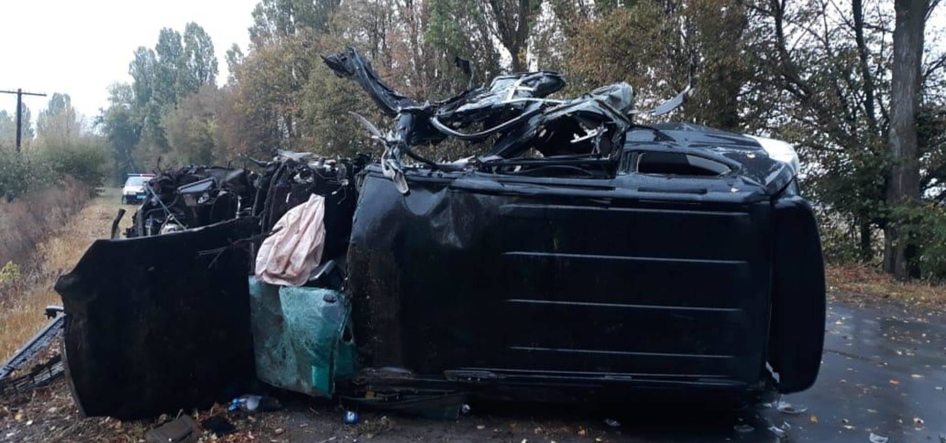 В жахливій аварії загинула людина та постраждали четверо пасажирів, двоє з яких неповнолітні діти