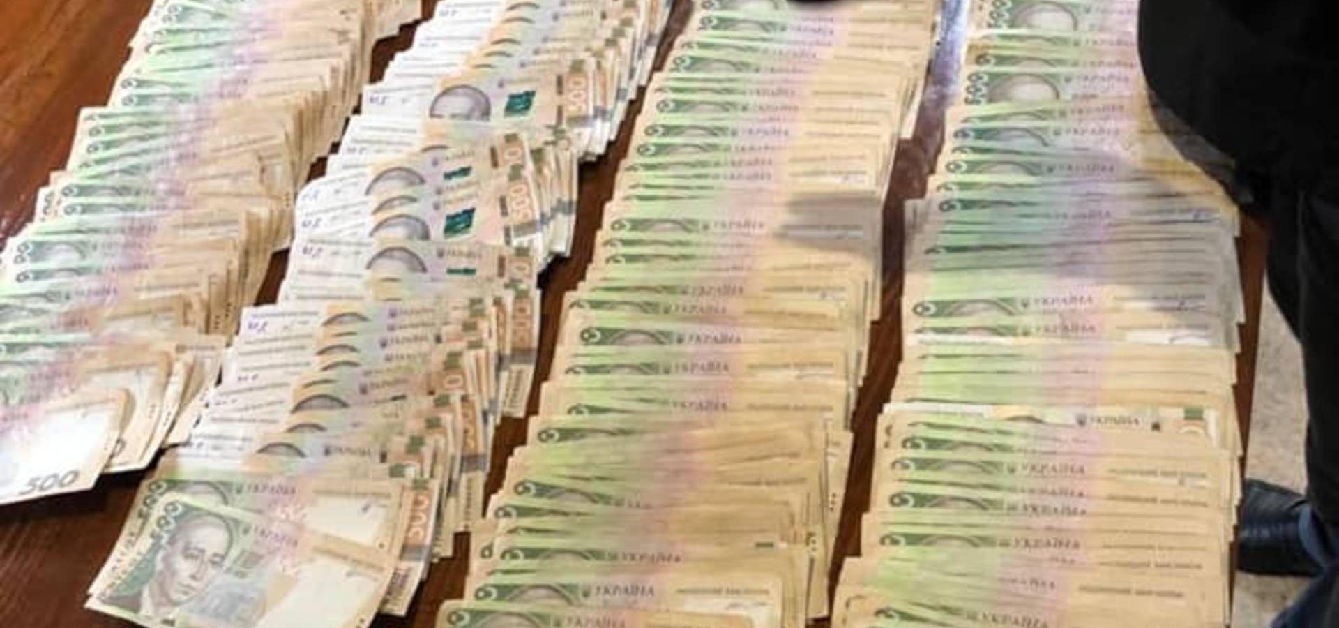 За хабар губернатору затримано керівника Служби автомобільних доріг у Вінницькій області