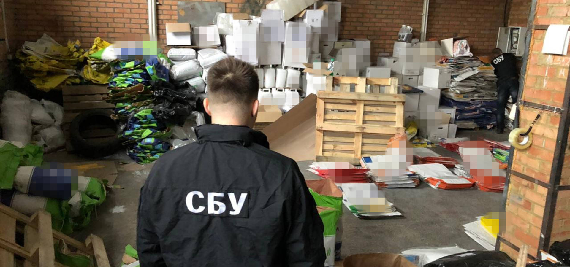 На Вінниччині СБУ викрила підпільні цехи з виробництва контрафактних засобів захисту рослин