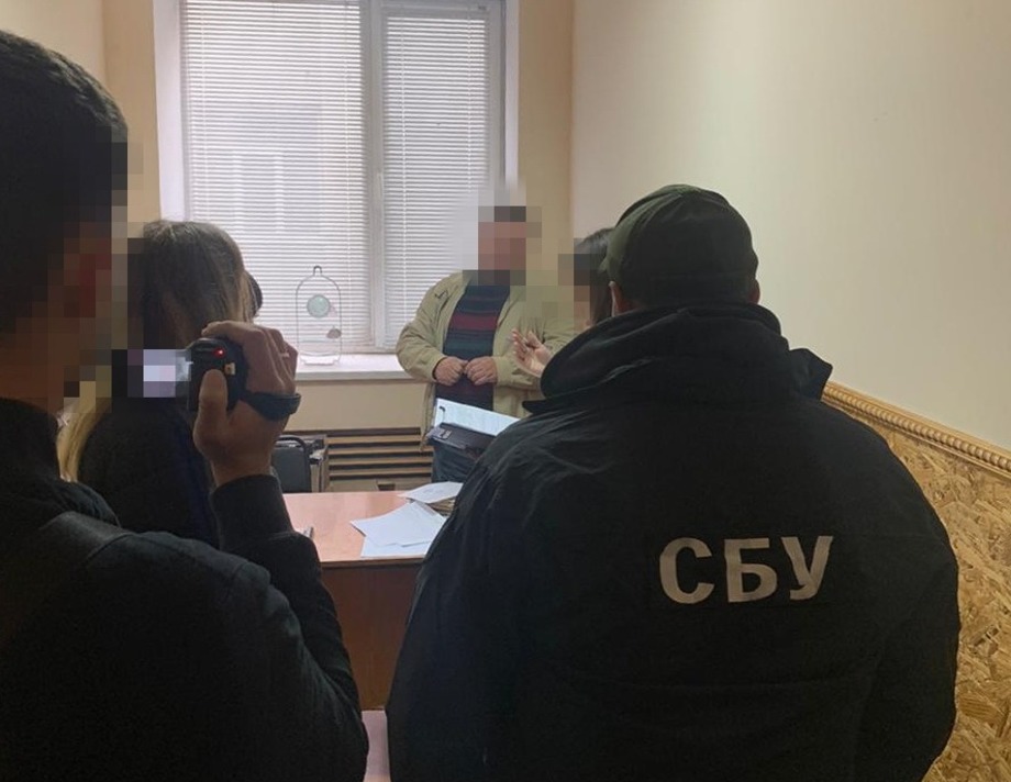 Керівників виправної колонії, які вимагали гроші з ув’язнених "накрила" СБУ