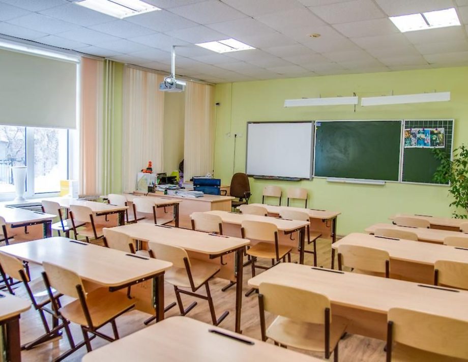 Учні третьої школи навчатимуться дистанційно, інших шкіл міста - в звичному режимі
