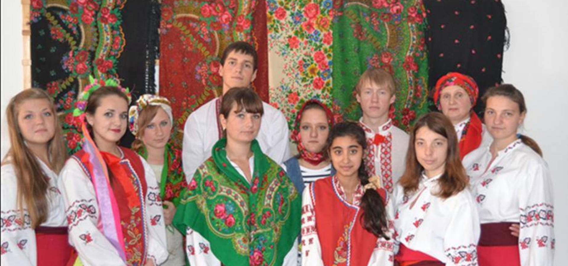 Хмільничанки фотографувались у хустках