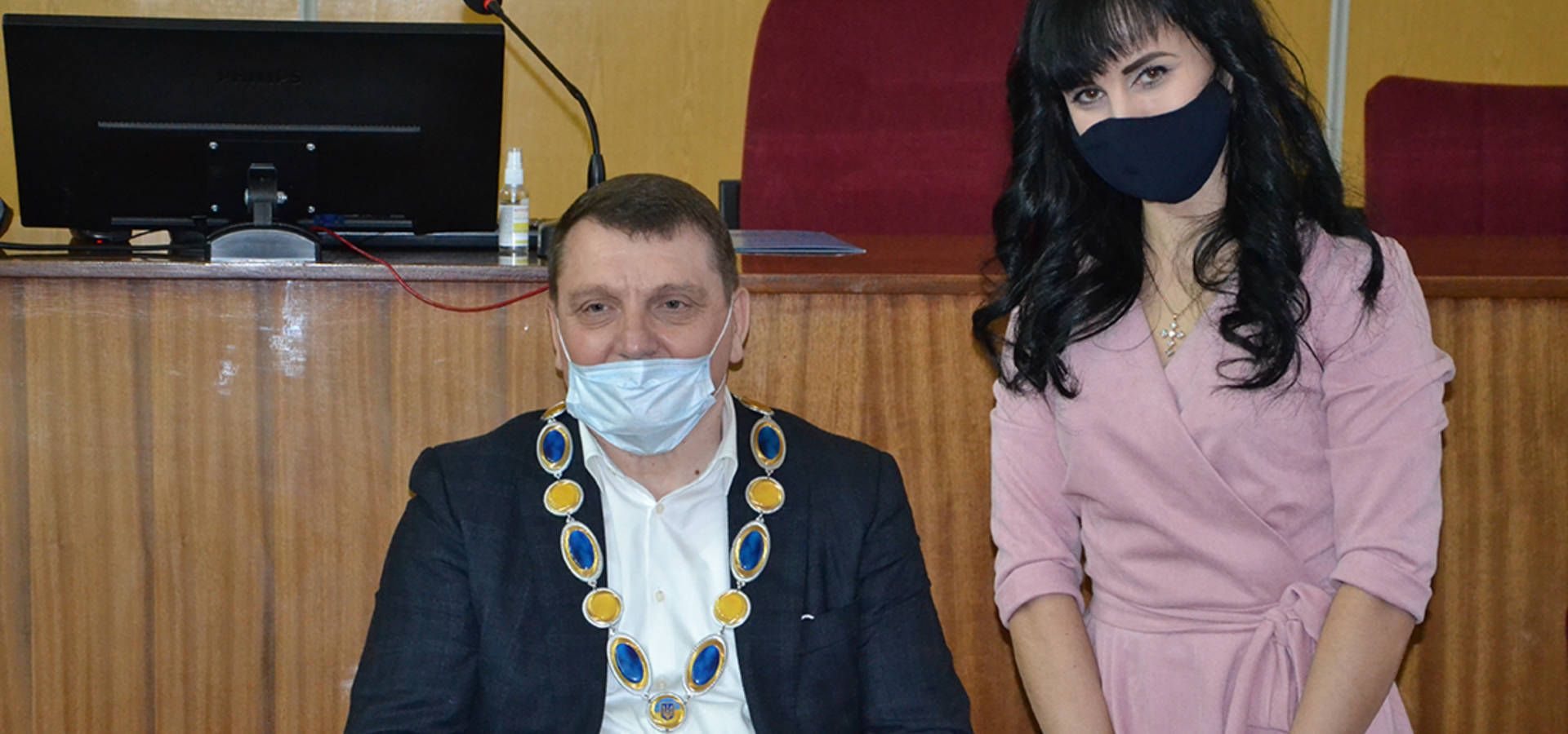 На першій сесії міської ради в Хмільнику голова та депутати присягнули на вірність громаді, обрали секретаря, затвердили заступників та старост