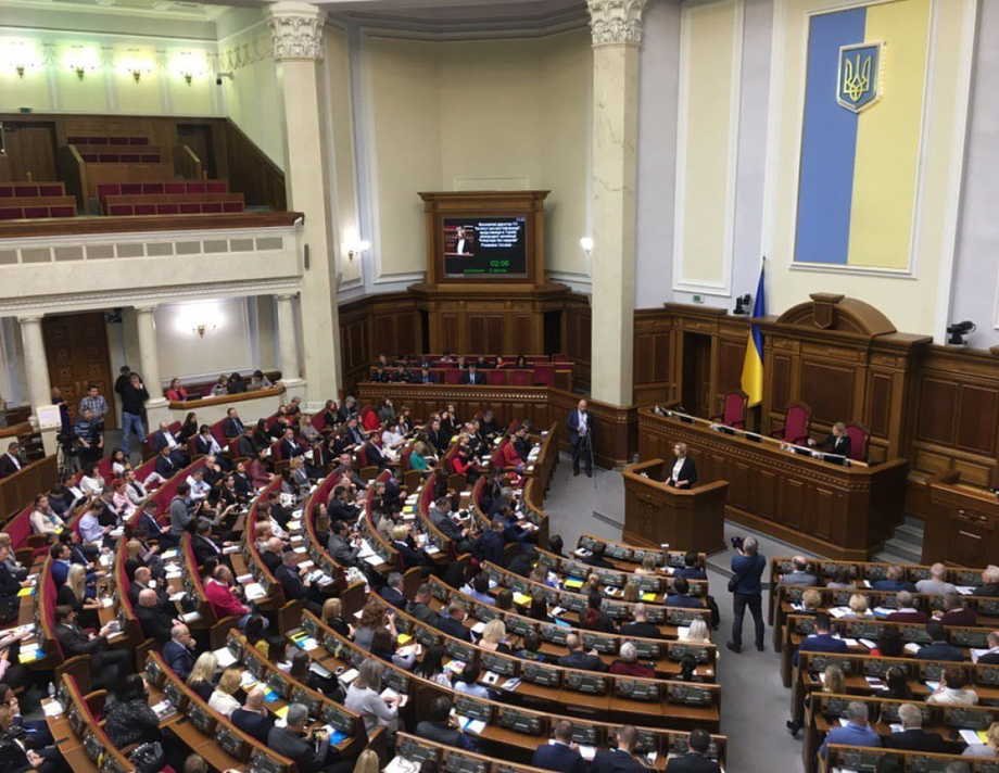Віднині державні службовці можуть працювати до 70 років