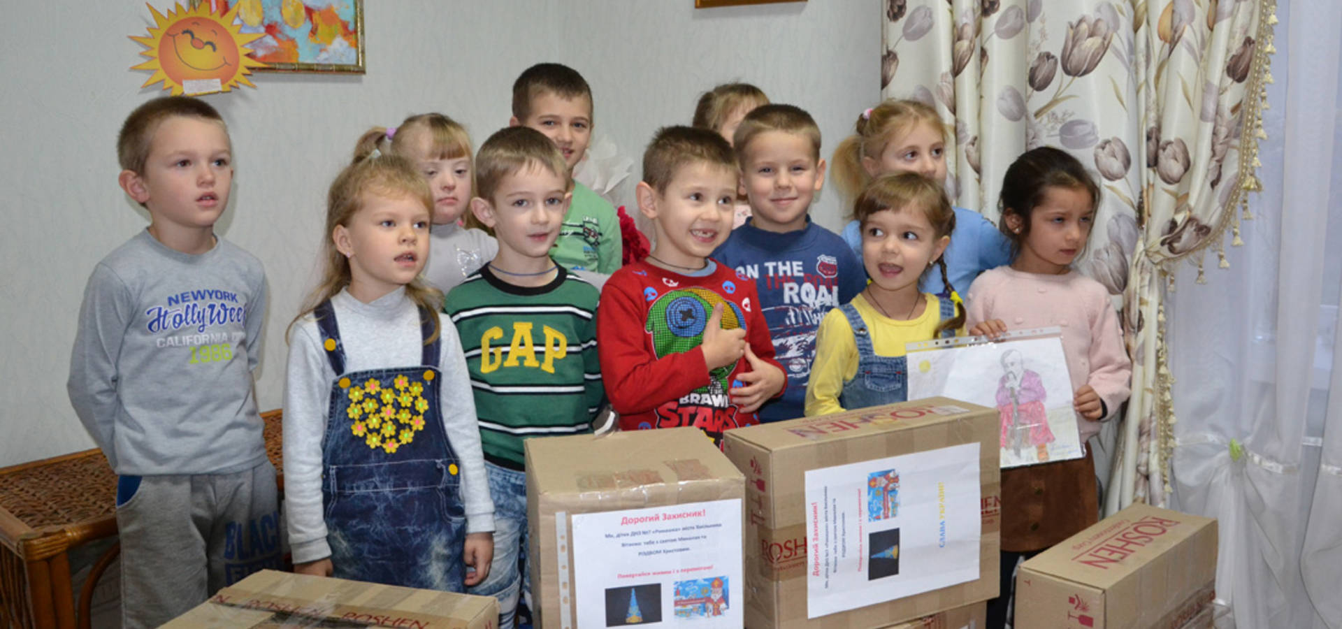 Дитячі садки Хмільника на Вінниччині долучились до привітань для воїнів на Сході