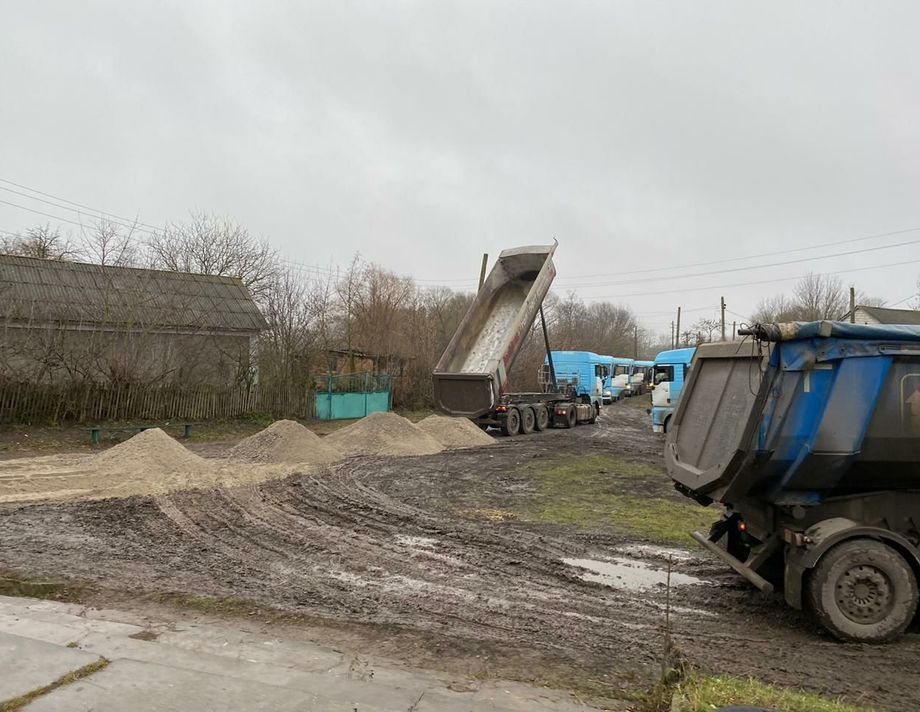 Коли побачили в селі дорожню  техніку - очам своїм не повірили