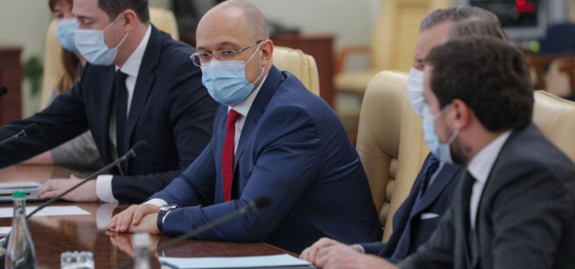 Уряд та місцева влада домовились про непідвищення тарифів на опалення та гарячу воду