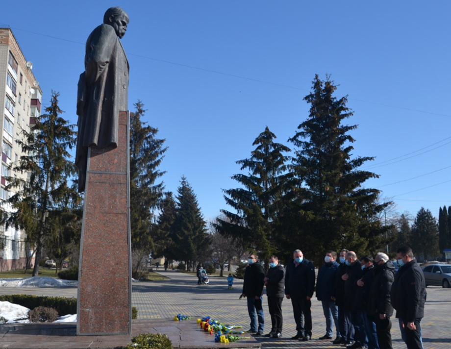 В ХМІЛЬНИКУ НА ВІННИЧЧИНІ ВШАНУВАЛИ ПАМ'ЯТЬ ПРО ВЕЛИКОГО КОБЗАРЯ