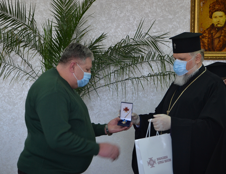 Десятьох медиків із Хмільника на Вінниччині нагородили медалями "За жертовність і любов до України"