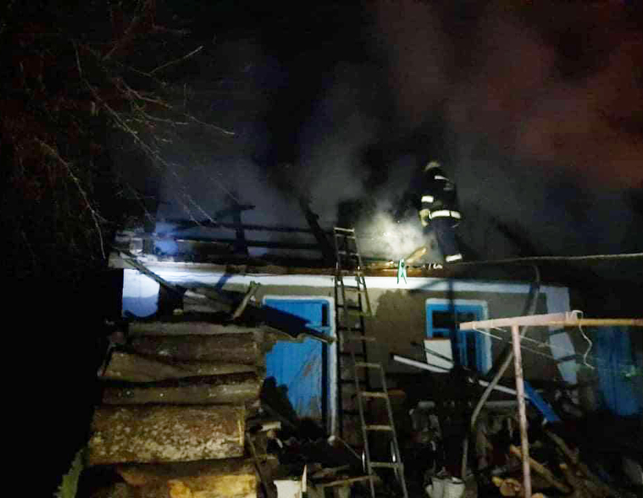 Вночі у Хмільнику на Вінниччині горіла будівля