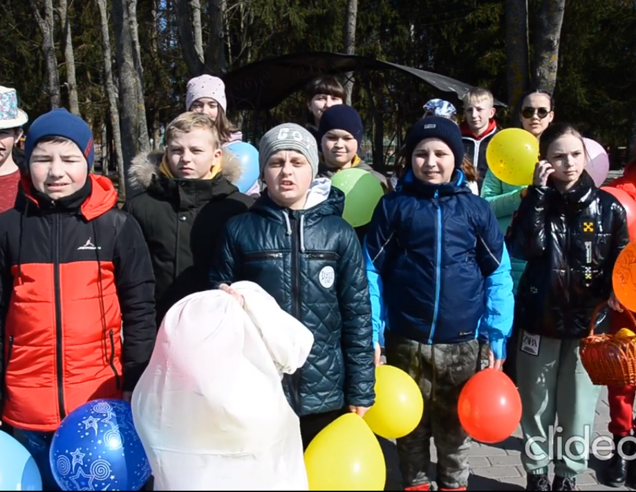 В Хмільнику на Вінниччині школярі подарували землякам мішок щастя 