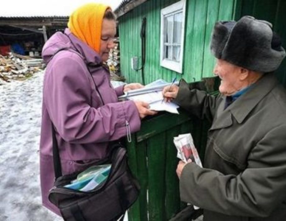 Хмільничани отримуватимуть пенсії і соціальні виплати тільки на банківську картку