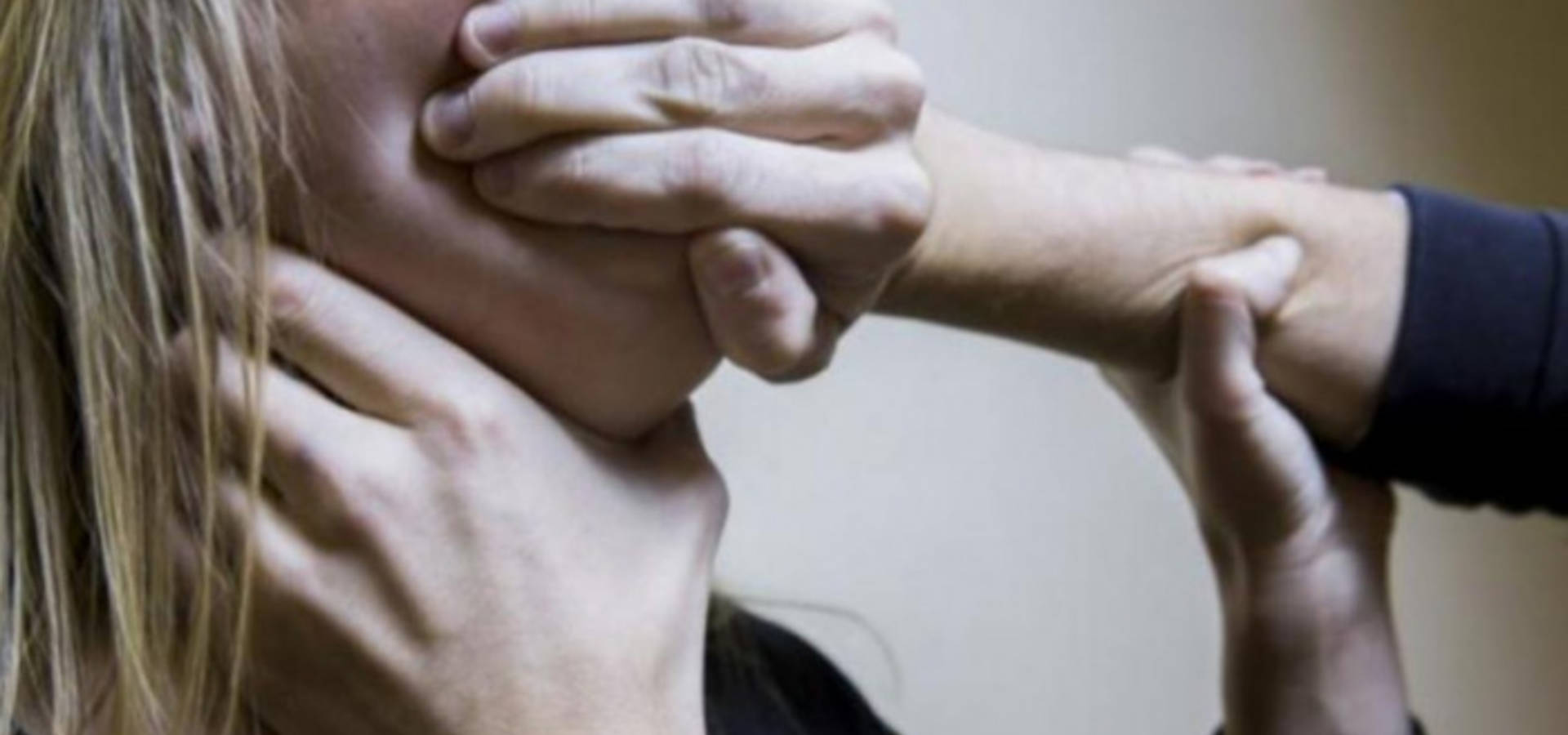 У Хмільницькому районі рецидивіст намагався згвалтувати дівчину