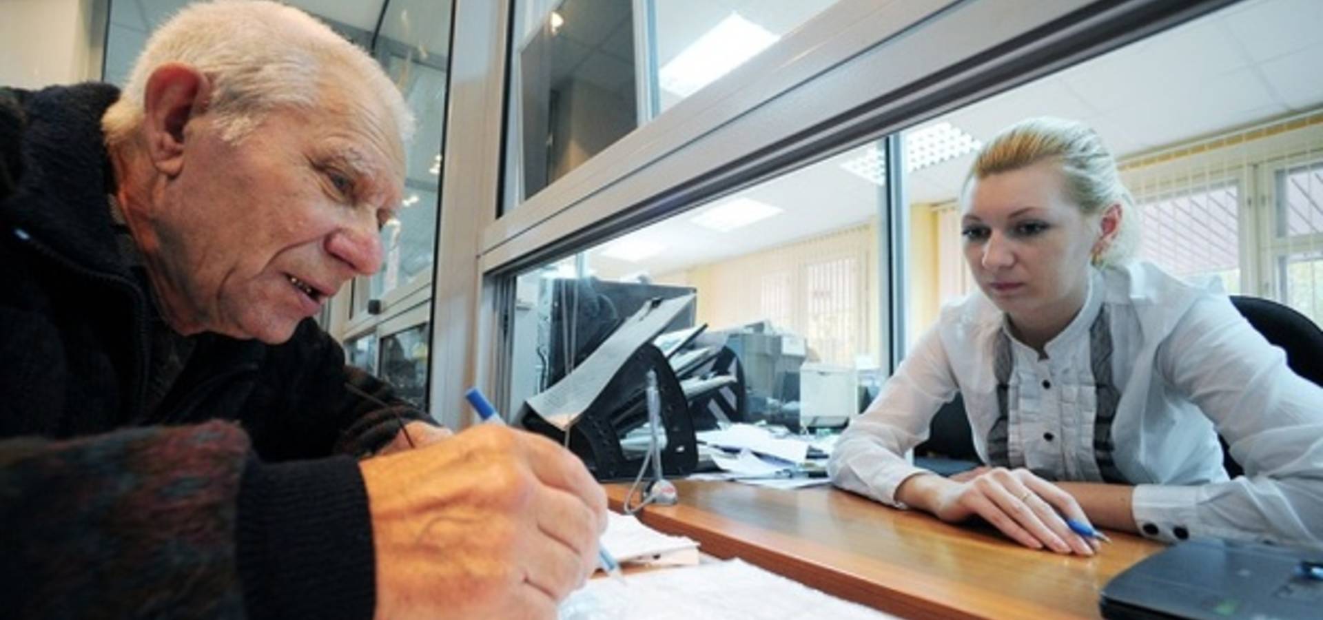 Укрпошта продовжить доставляти пенсії