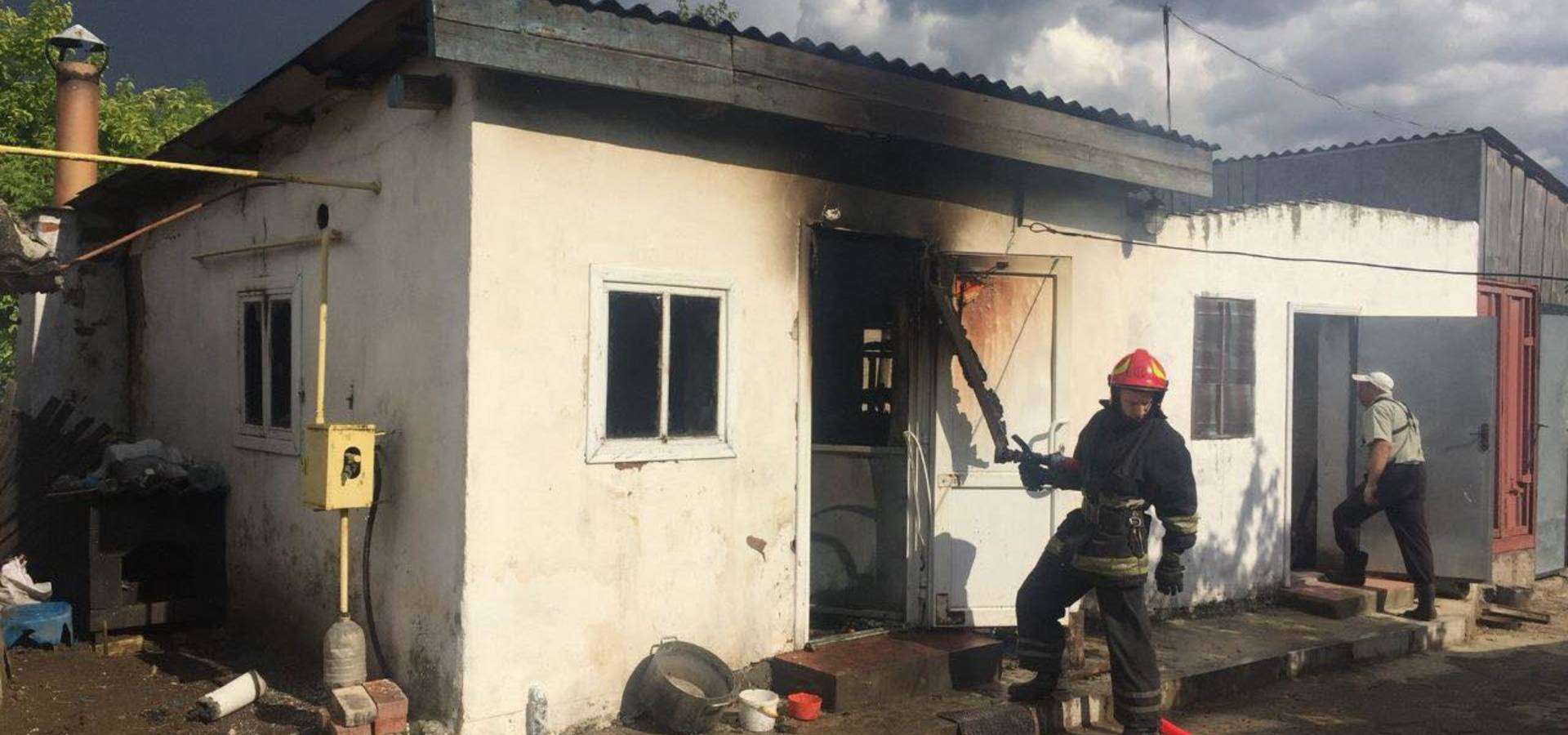 В Хмільницькому районі рятувальники ліквідували пожежу в господарчій будівлі