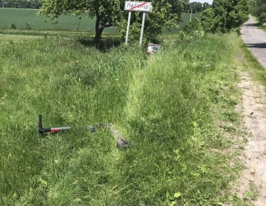 Під селом Пагурці Хмільницького району зіткнулися водій «Ниви» та електросамоката