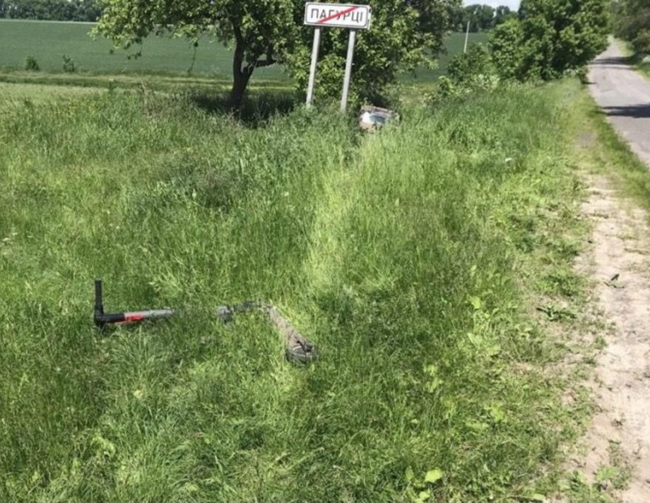 Під селом Пагурці Хмільницького району зіткнулися водій «Ниви» та електросамоката