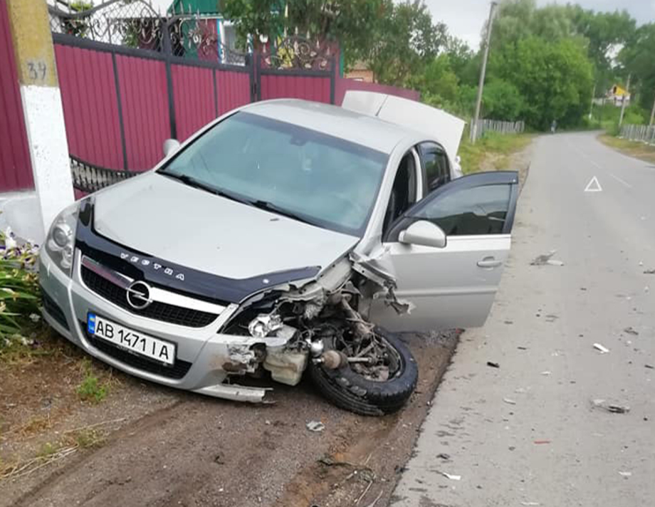 ДТП в Куманівцях: водій у лікарні, дитина з матір'ю встигли врятуватись