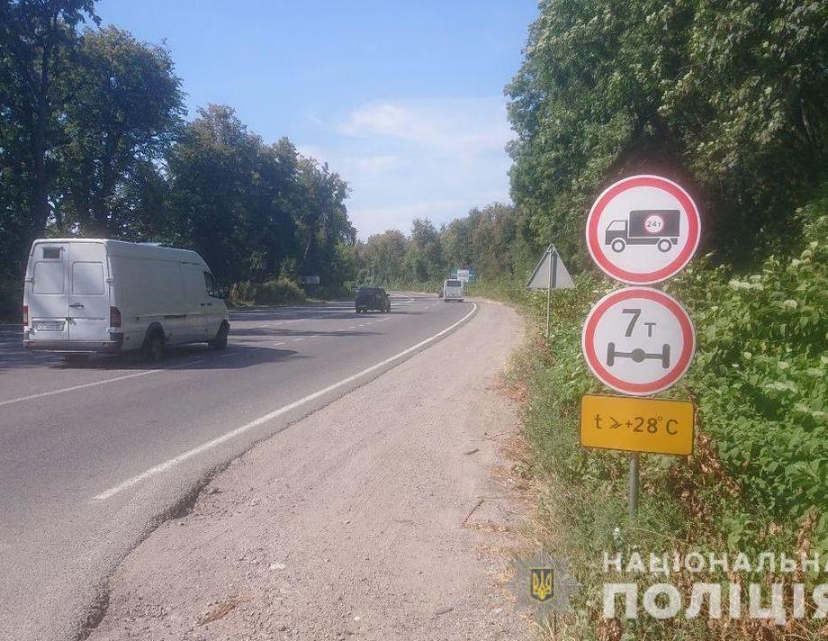На Вінниччині обмежили рух великовагового транспорту