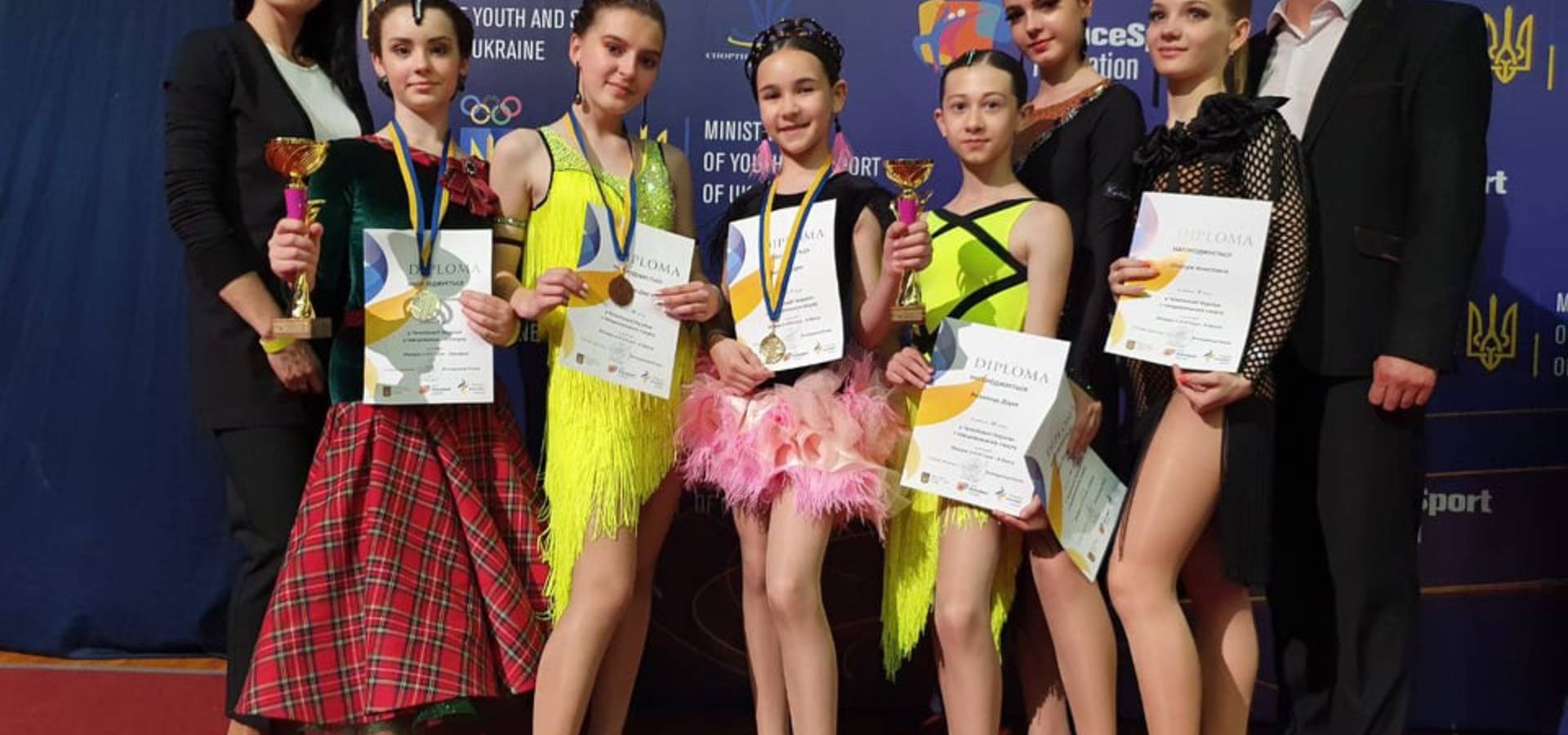 Чемпіонками України стали хмільницькі танцівниці «Данс-Мрії»
