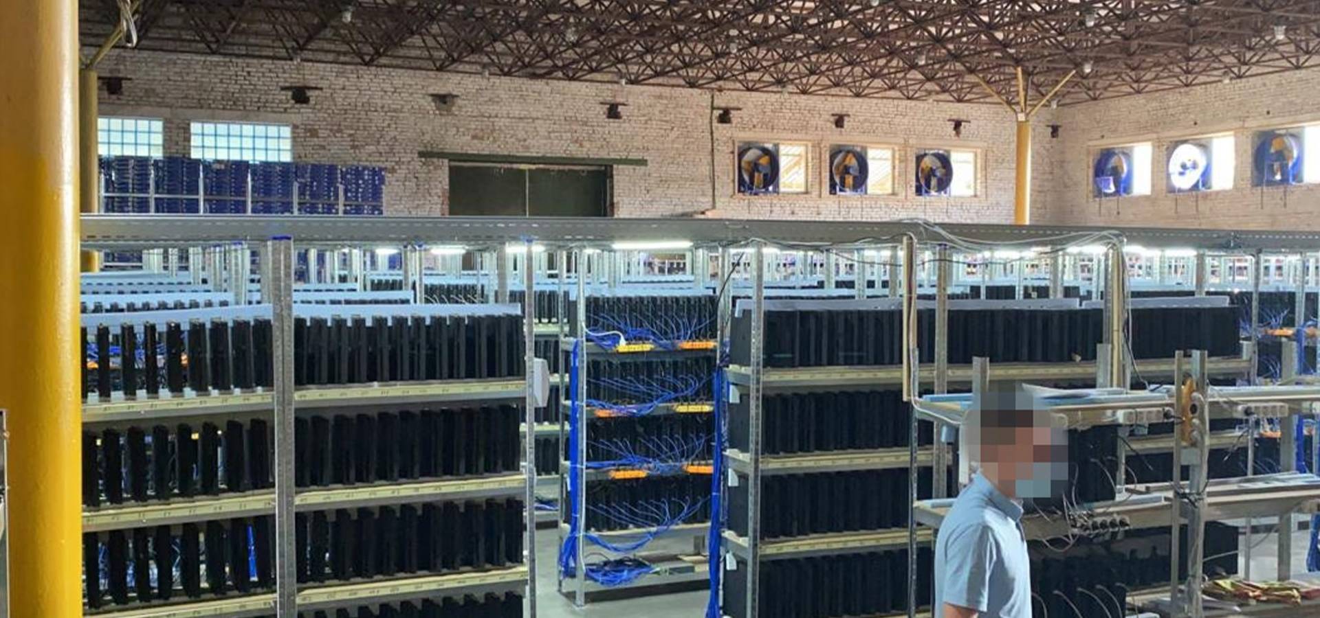 Найбільшу криптоферму в Україні виявили працівники СБУ на території АТ "Вінницяобленерго"