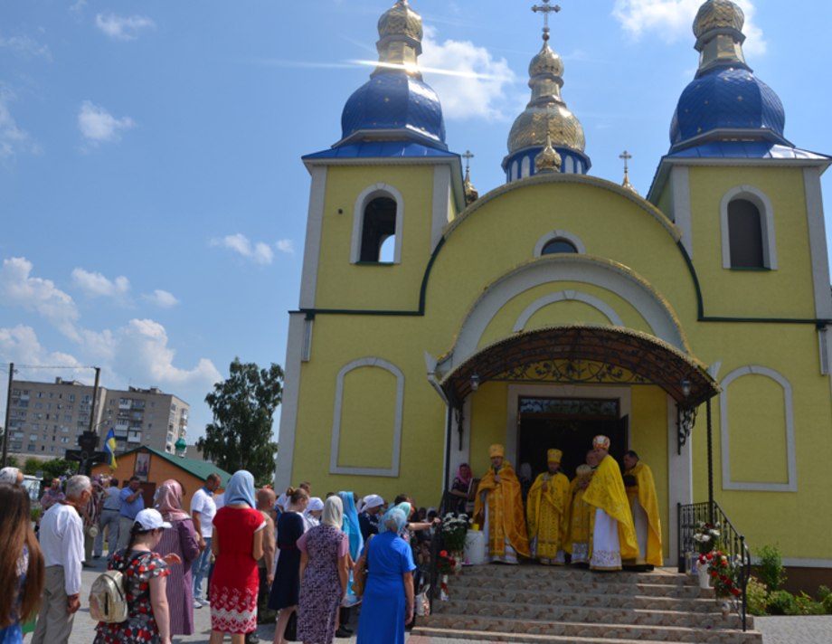 Престольне свято відзначили у церкві Святих апостолів Петра і Павла у Хмільнику