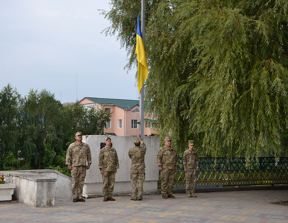 В Хмільнику на Вінниччині підняли державний прапор