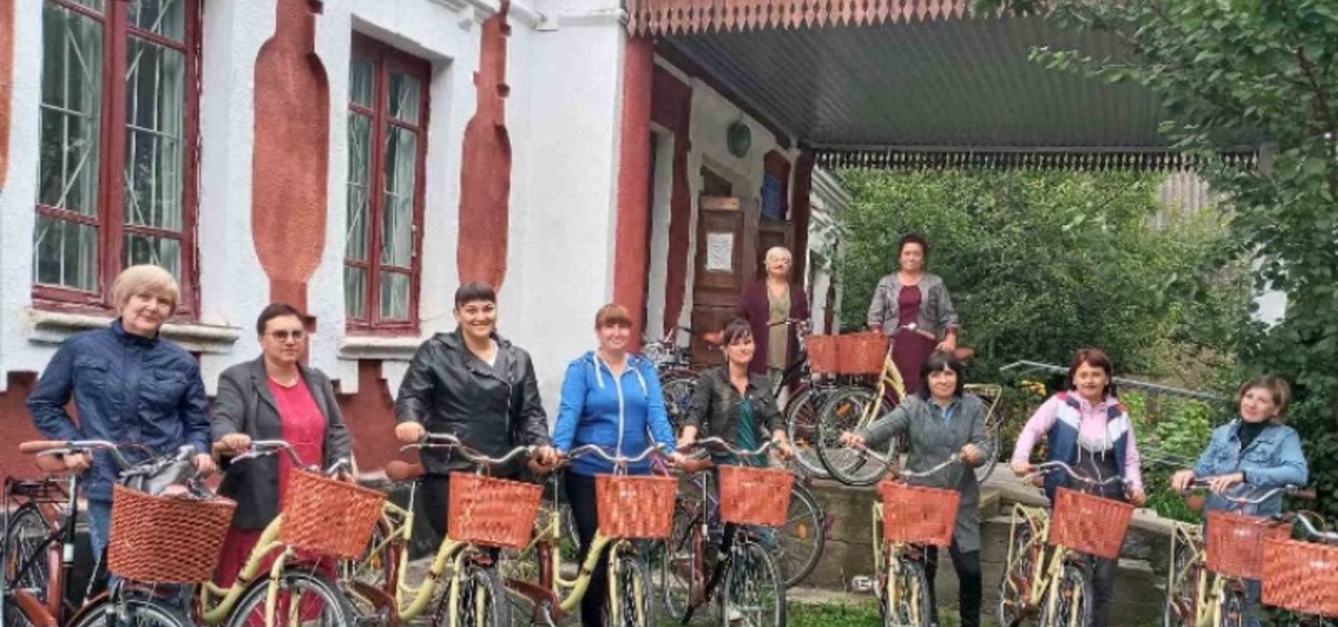 Соцпрацівників Хмільницької громади пересадили на велосипеди