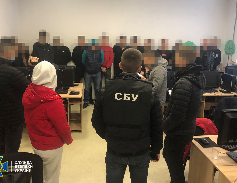  У Вінниці  заблокували масштабну схему шахрайств з банківськими картками