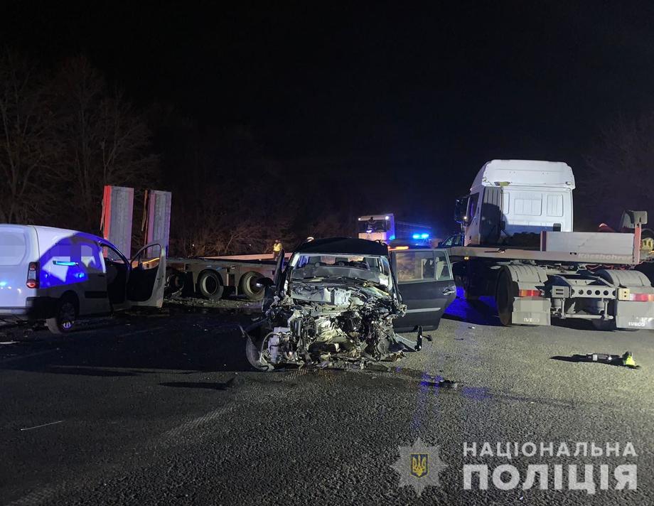  В жахливій ДТП  на Вінниччині загинули люди. Поліція шукає свідків аварії