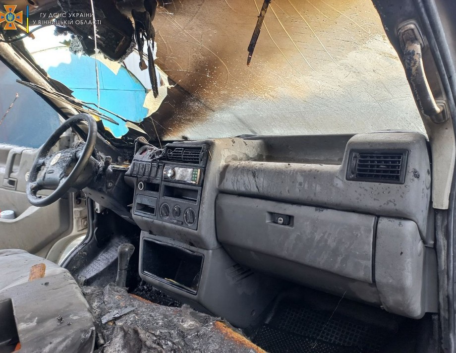 У Вінницькій області на ринку горіла автівка