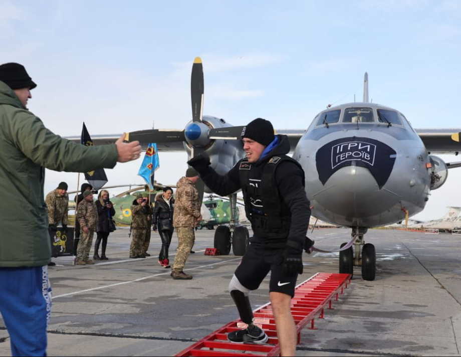 Герой з Хмільника Роман Кашпур протягнув літак та встановив рекорд України(відео)